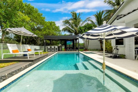 Villa ou maison à vendre à Miramar, Floride: 4 chambres, 251.49 m2 № 2266230 - photo 4