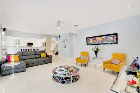 Villa ou maison à vendre à Miramar, Floride: 4 chambres, 251.49 m2 № 2266230 - photo 30