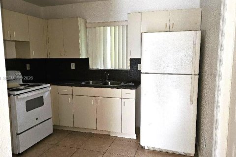 House in Miami, Florida 3 bedrooms № 2067838 - photo 6