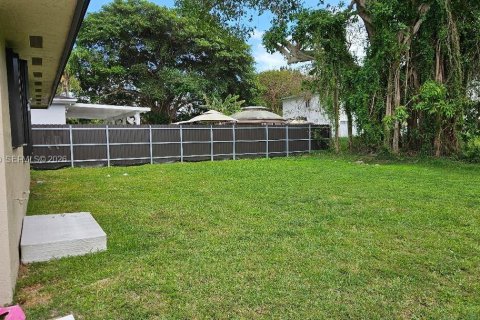 House in Miami, Florida 3 bedrooms № 2067838 - photo 3