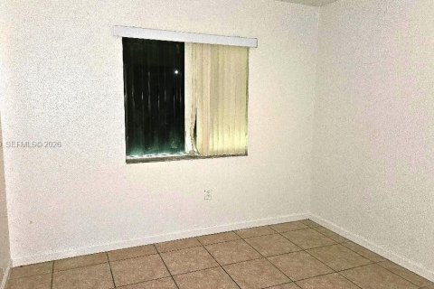 House in Miami, Florida 3 bedrooms № 2067838 - photo 10