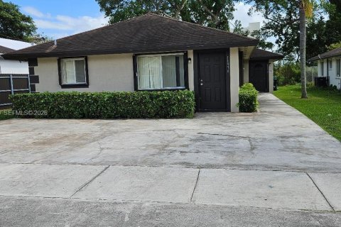 House in Miami, Florida 3 bedrooms № 2067838 - photo 13