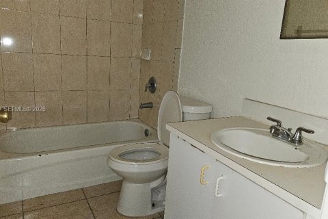 House in Miami, Florida 3 bedrooms № 2067838 - photo 7