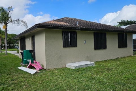 House in Miami, Florida 3 bedrooms № 2067838 - photo 4