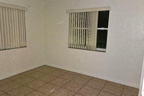 House in Miami, Florida 3 bedrooms № 2067838 - photo 8