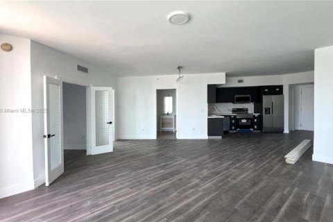 Condo in Miami, Florida, 3 bedrooms  № 1823391 - photo 3