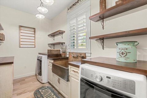 House in Mount Dora, Florida 3 bedrooms, 241.27 sq.m. № 1581889 - photo 24