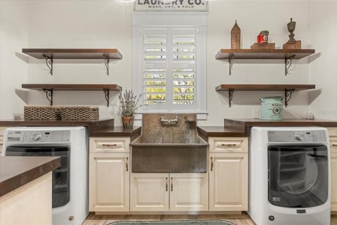 House in Mount Dora, Florida 3 bedrooms, 241.27 sq.m. № 1581889 - photo 23