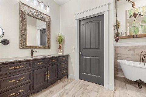 House in Mount Dora, Florida 3 bedrooms, 241.27 sq.m. № 1581889 - photo 18