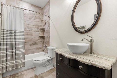 House in Mount Dora, Florida 3 bedrooms, 241.27 sq.m. № 1581889 - photo 27