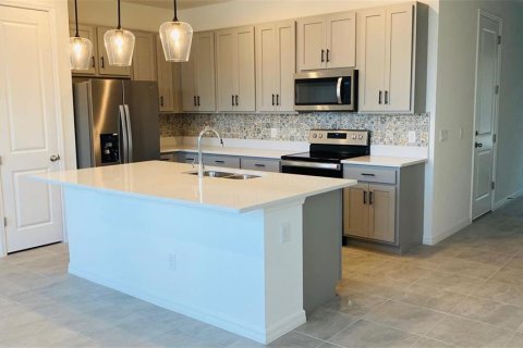 Townhouse in Davenport, Florida 3 bedrooms, 146.6 sq.m. № 2112146 - photo 3