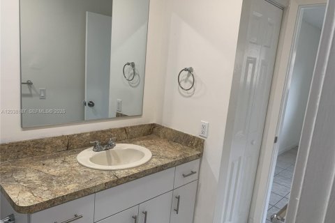 Copropriété à louer à Hialeah, Floride: 2 chambres, 82.96 m2 № 2268515 - photo 12