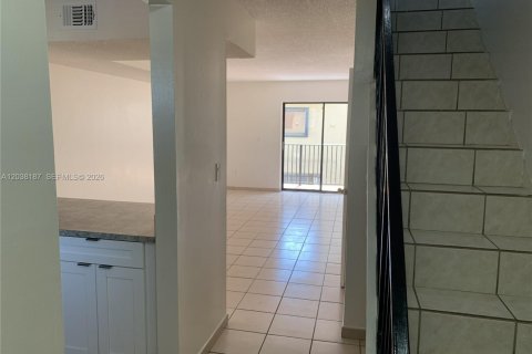 Copropriété à louer à Hialeah, Floride: 2 chambres, 82.96 m2 № 2268515 - photo 4