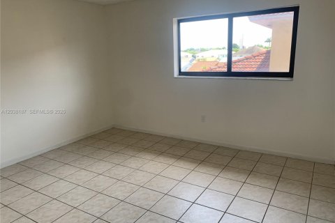 Copropriété à louer à Hialeah, Floride: 2 chambres, 82.96 m2 № 2268515 - photo 16