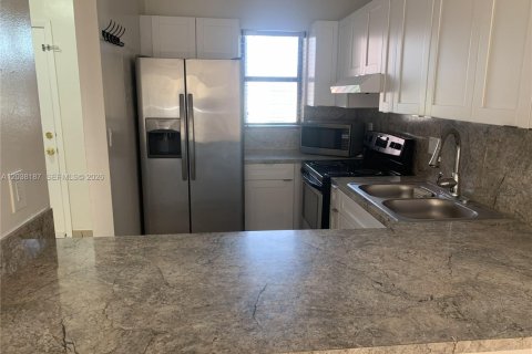 Copropriété à louer à Hialeah, Floride: 2 chambres, 82.96 m2 № 2268515 - photo 8