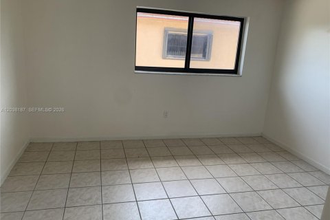 Copropriété à louer à Hialeah, Floride: 2 chambres, 82.96 m2 № 2268515 - photo 13