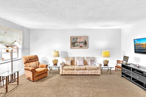 Condominio en alquiler en Hallandale Beach, Florida, 2 dormitorios, 92.9 m2 № 1859046 - foto 26