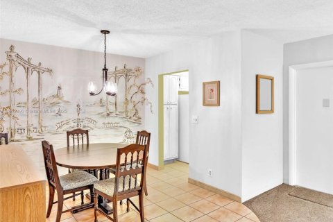 Condominio en alquiler en Hallandale Beach, Florida, 2 dormitorios, 92.9 m2 № 1859046 - foto 25