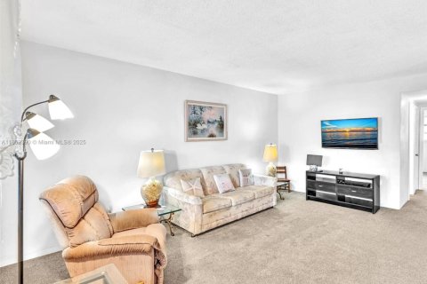 Condominio en alquiler en Hallandale Beach, Florida, 2 dormitorios, 92.9 m2 № 1859046 - foto 29