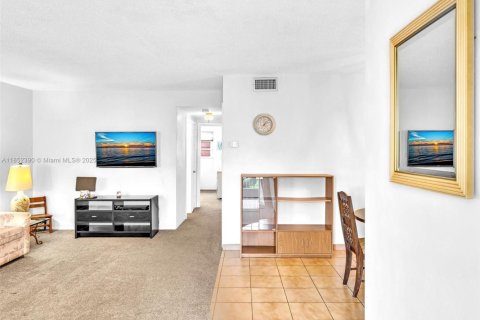 Condominio en alquiler en Hallandale Beach, Florida, 2 dormitorios, 92.9 m2 № 1859046 - foto 27