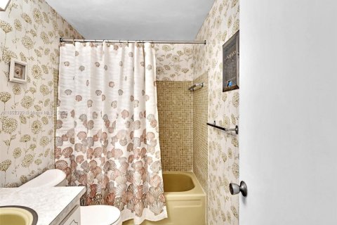 Condominio en alquiler en Hallandale Beach, Florida, 2 dormitorios, 92.9 m2 № 1859046 - foto 4