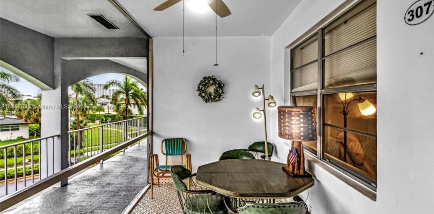 Condo à Hallandale Beach, Floride, 2 chambres № 1859046