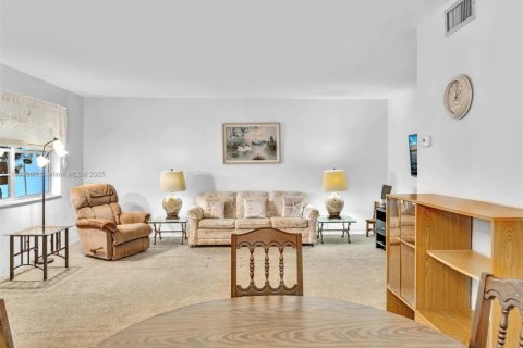 Condominio en alquiler en Hallandale Beach, Florida, 2 dormitorios, 92.9 m2 № 1859046 - foto 22
