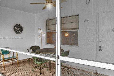 Condominio en alquiler en Hallandale Beach, Florida, 2 dormitorios, 92.9 m2 № 1859046 - foto 12