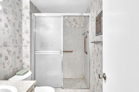 Condominio en alquiler en Hallandale Beach, Florida, 2 dormitorios, 92.9 m2 № 1859046 - foto 11