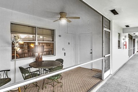 Condominio en alquiler en Hallandale Beach, Florida, 2 dormitorios, 92.9 m2 № 1859046 - foto 14