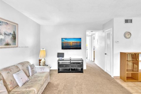 Condominio en alquiler en Hallandale Beach, Florida, 2 dormitorios, 92.9 m2 № 1859046 - foto 30