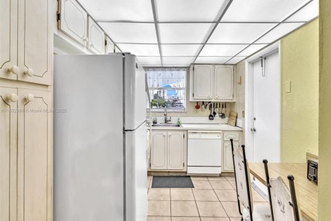 Condominio en alquiler en Hallandale Beach, Florida, 2 dormitorios, 92.9 m2 № 1859046 - foto 18
