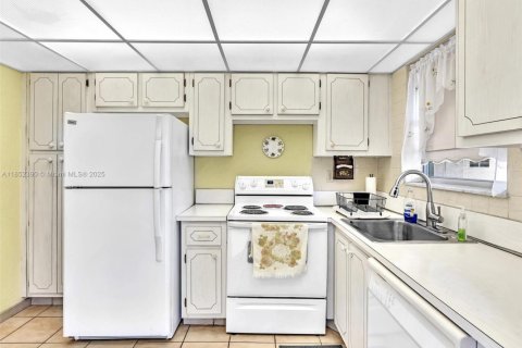 Condominio en alquiler en Hallandale Beach, Florida, 2 dormitorios, 92.9 m2 № 1859046 - foto 16