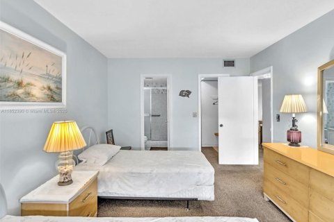 Condominio en alquiler en Hallandale Beach, Florida, 2 dormitorios, 92.9 m2 № 1859046 - foto 10