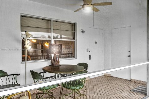 Condominio en alquiler en Hallandale Beach, Florida, 2 dormitorios, 92.9 m2 № 1859046 - foto 13