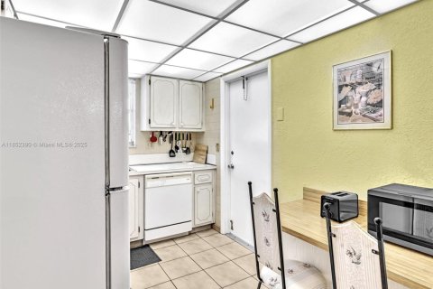 Condominio en alquiler en Hallandale Beach, Florida, 2 dormitorios, 92.9 m2 № 1859046 - foto 19