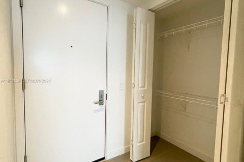 Снять в аренду кондоминиум в Майами, Флорида 53.88м2, № 2008605 - фото 3