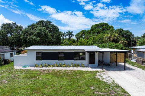 House in St. Lucie, Florida 3 bedrooms, 88.26 sq.m. № 1840860 - photo 1