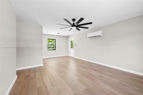 House in St. Lucie, Florida 3 bedrooms, 88.26 sq.m. № 1840860 - photo 6