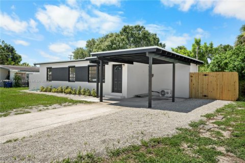 House in St. Lucie, Florida 3 bedrooms, 88.26 sq.m. № 1840860 - photo 3