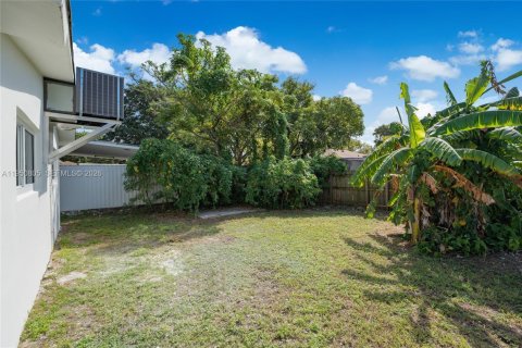 Casa en alquiler en Miami, Florida, 3 dormitorios, 99.87 m2 № 2007026 - foto 17