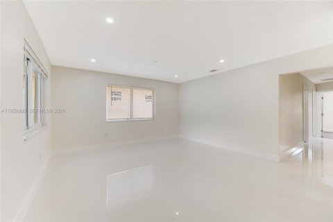 Casa en alquiler en Miami, Florida, 3 dormitorios, 99.87 m2 № 2007026 - foto 2