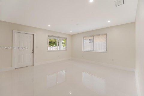 Casa en alquiler en Miami, Florida, 3 dormitorios, 99.87 m2 № 2007026 - foto 3