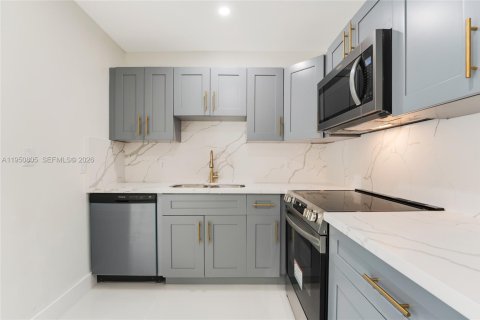 Casa en alquiler en Miami, Florida, 3 dormitorios, 99.87 m2 № 2007026 - foto 7