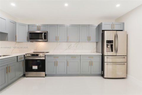 Casa en alquiler en Miami, Florida, 3 dormitorios, 99.87 m2 № 2007026 - foto 5