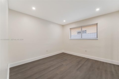 Casa en alquiler en Miami, Florida, 3 dormitorios, 99.87 m2 № 2007026 - foto 9