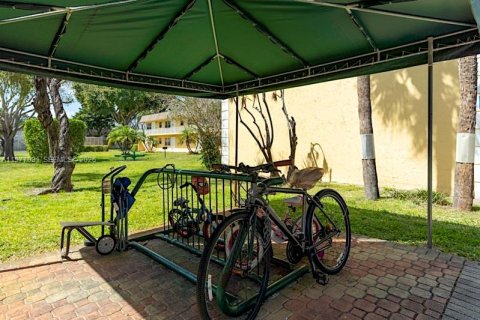 Снять в аренду кондоминиум в Окленд-Парк, Флорида 2 спальни, 56.58м2, № 2045067 - фото 19