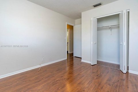 Снять в аренду кондоминиум в Окленд-Парк, Флорида 2 спальни, 56.58м2, № 2045067 - фото 13