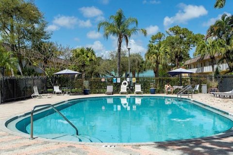 Снять в аренду кондоминиум в Окленд-Парк, Флорида 2 спальни, 56.58м2, № 2045067 - фото 18