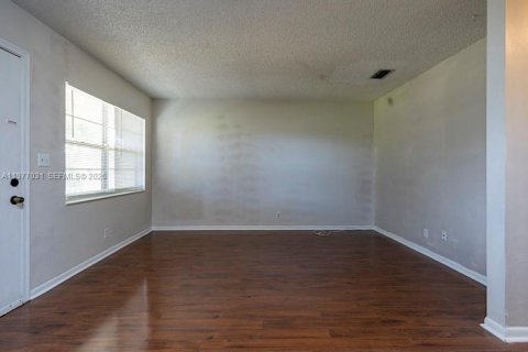 Снять в аренду кондоминиум в Окленд-Парк, Флорида 2 спальни, 56.58м2, № 2045067 - фото 4